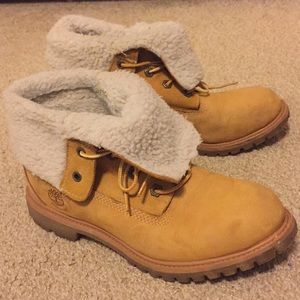 FLASH SALE - warm & waterproof Timberland boots!